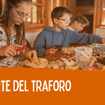 giovani lavorano il legno