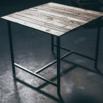 tavolo in legno e ferro
