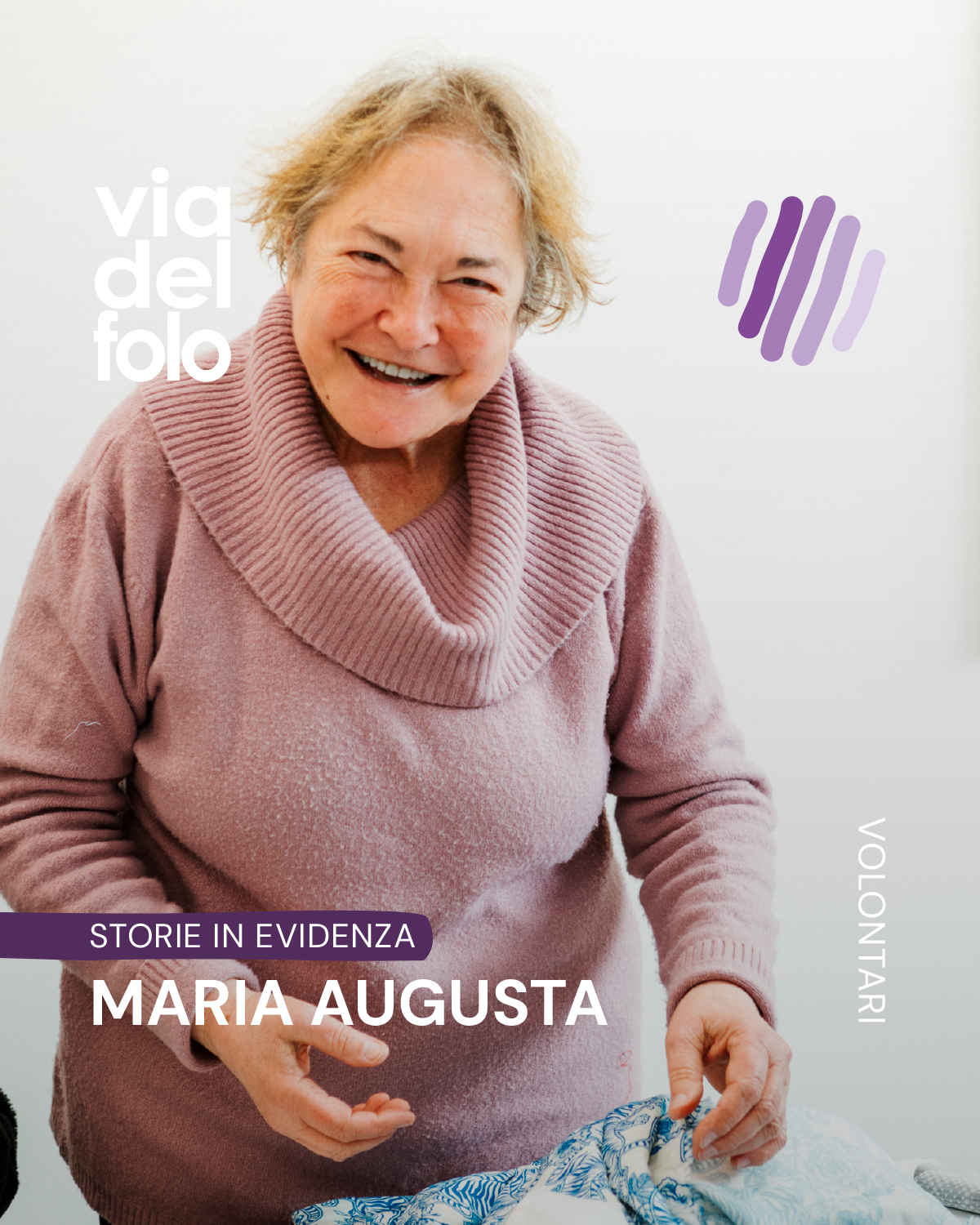Maria augusta appoggia la mano sul fianco divertita