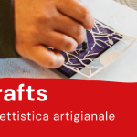una mano decora un oggetto per la rubrica su oggettistica artigianale