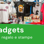 un'esposizione di gadgets per la rubrica dedicata a idee regalo e stampe